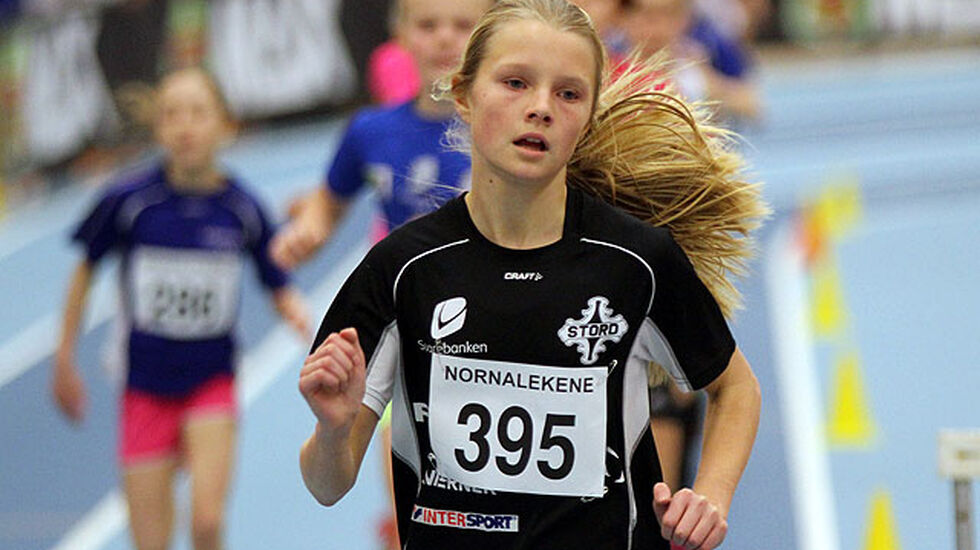 Ida Holm Neset fra Stord IL vinner klasse 13 år på 600 meter