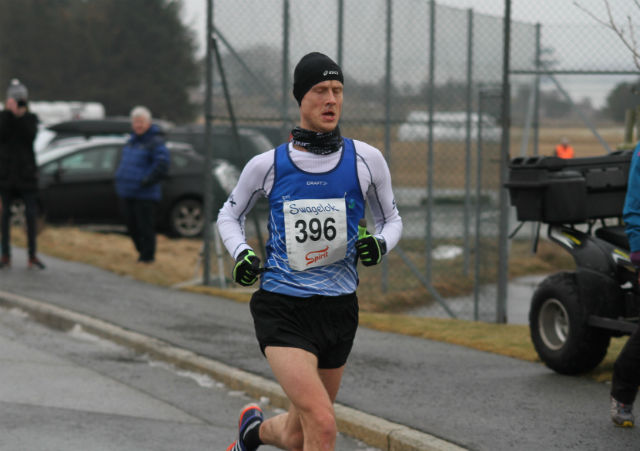 Tom Erik Halvorsen løper inn til personlig rekord i den raske løypa på Sola.   Foto: Thomas Hetland.