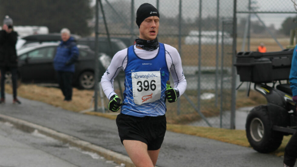 Tom Erik Halvorsen løper inn til personlig rekord i den raske løypa på Sola. Foto: Thomas Hetland.