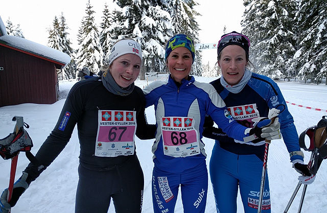 De tre beste kvinnene i Vestergyllen. Marit Liland Fredriksen nr. 3, Ingunn Weltzien nr 2. Og vinner Astrid Bruland. Foto: Heming Leira