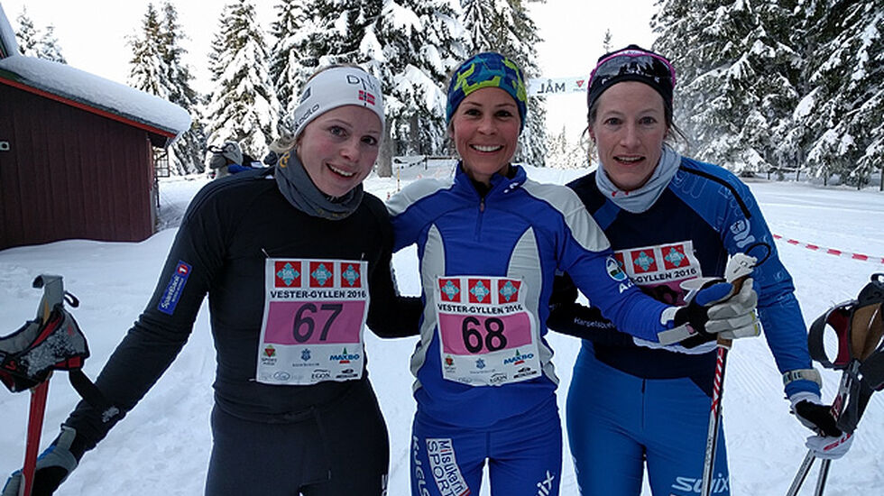 De tre beste kvinnene i Vestergyllen. Marit Liland Fredriksen nr. 3, Ingunn Weltzien nr 2. Og vinner Astrid Bruland. Foto: Heming Leira
