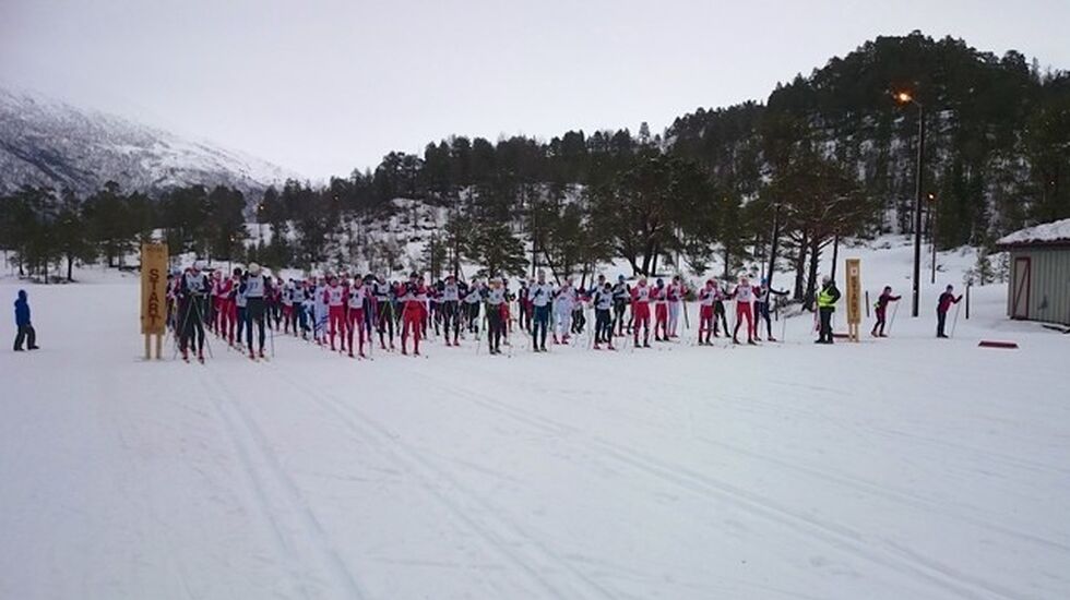 Fra starten på Skardilten 2015 der tilsammen 126 skiløpere stilte opp