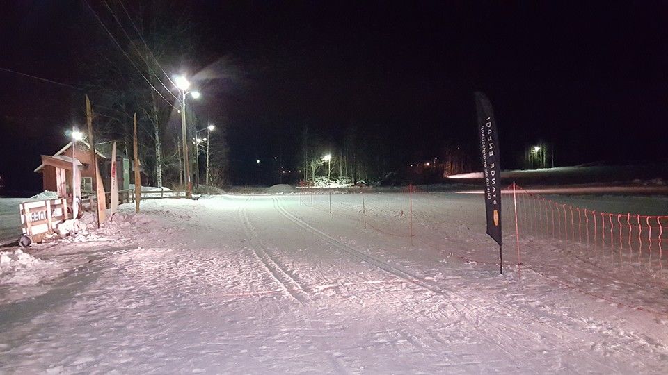 Skistadion kvelden før årets kretsrenn i Vallset. ( Arrangørfoto)