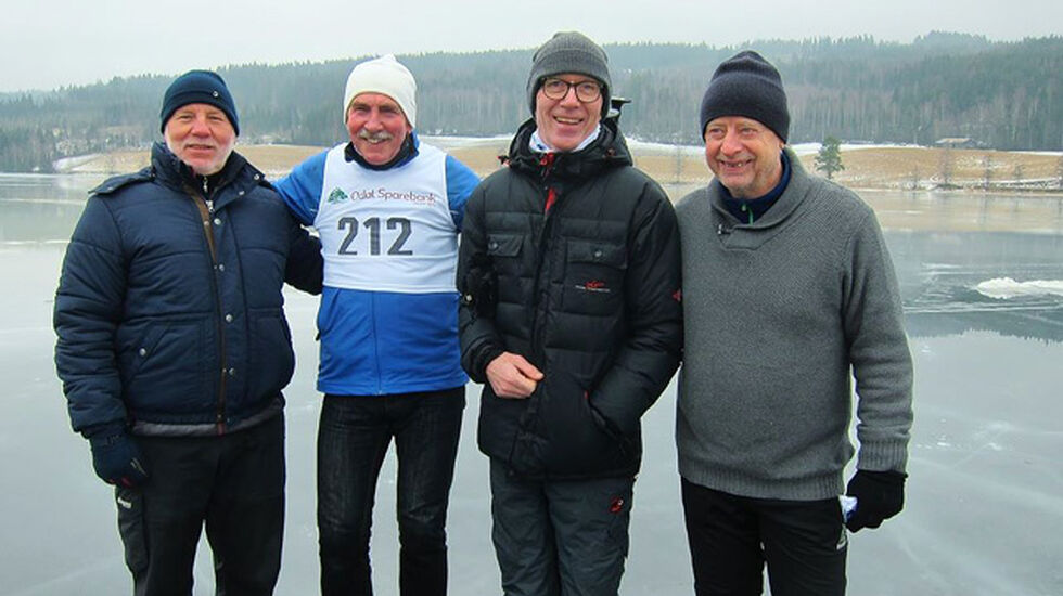 De tre S-ene (fra v.) Sten Stensen, Kay Stenshjemmet og Amund Sjøbrend sammen med Steinar Saghaug på Dølisjoen lørdag. 