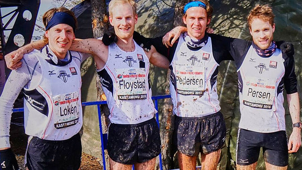 Snorre Holtan Løken, Hans Kristian Fløystad, Erik Udø Pedersen og Asbjørn Ellefsen Persen løp på Tjalve-laget som tok bronse i E-cupen i terrengløp for klubblag. (Foto: Knut Kvalheim)