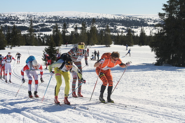 Vetle Thyli og Christoffer Callesen i front i halvvveis i HalvBirken  2015. (Foto: Kjell Arild Andersen)