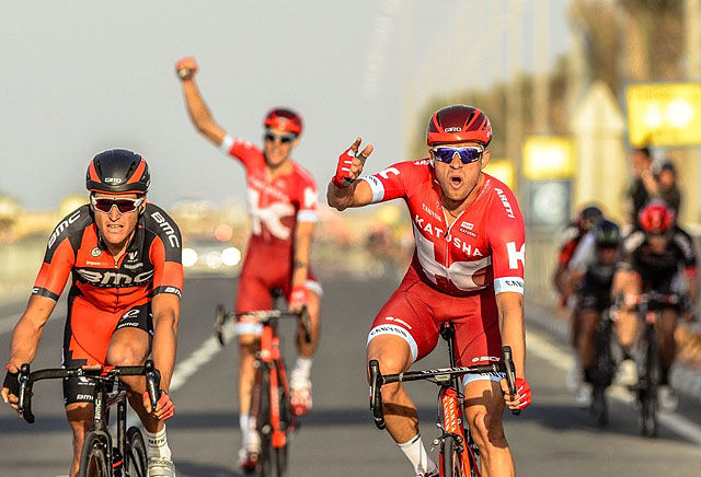Vant igjen: Det ble enda en etappesier til Kristoff (t.h.) i dag. Med tre seire i fjor og to så langt i år, så er han kongen av Tour de Qatar selv om han ikke vinner sammenlagt. (Foto:© Qatar Cycling Federation/Paumer/Kåre Dehlie Thorstad)