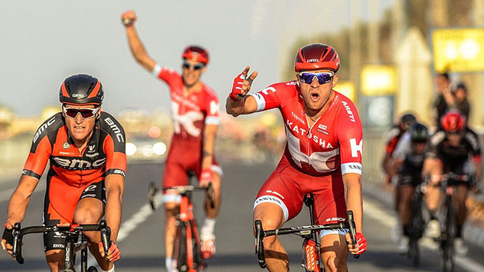 Vant igjen: Det ble enda en etappesier til Kristoff (t.h.) i dag. Med tre seire i fjor og to så langt i år, så er han kongen av Tour de Qatar selv om han ikke vinner sammenlagt. (Foto:© Qatar Cycling Federation/Paumer/Kåre Dehlie Thorstad)