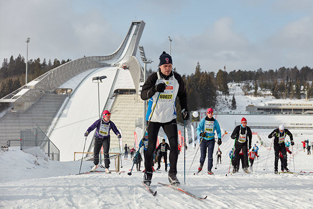Holmenkollmarsjen 2016 hadde i fjor både start og mål i Holmenkollen på grunn av for lite snø i Sørkedalen. (Foto: Stian Schløsser Møller)