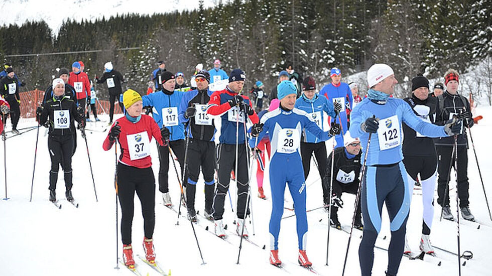 Startfelt med bl.a. nr.28 Aage Bottolfsen, en av fire i klasse 61-65 år som hevdet seg bra. Foto: Arrangøren