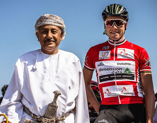 Edvald_Boasson_Hagen_med_roed_troye_og_sjeik_TOO0021[1].jpg