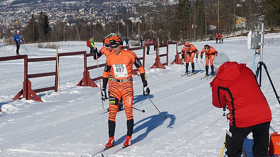 Stian Hoelgaard i mål på 1.43.46 med Anders Mølmen Høst sekundet bak. (Foto: Bjørn Sakseberg)