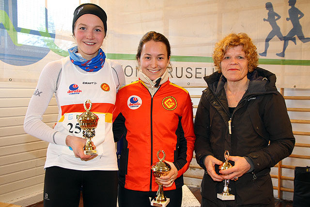 Premiepallen halvmaraton kvinner: Malene Liljedahl Njaastad, Anna Sofie Førre og Kristin Husby.