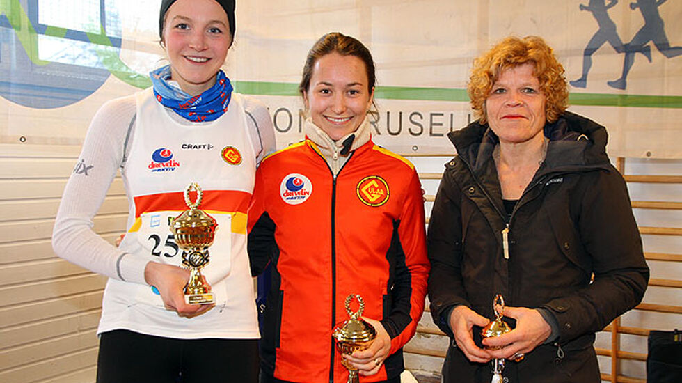 Premiepallen halvmaraton kvinner: Malene Liljedahl Njaastad, Anna Sofie Førre og Kristin Husby.