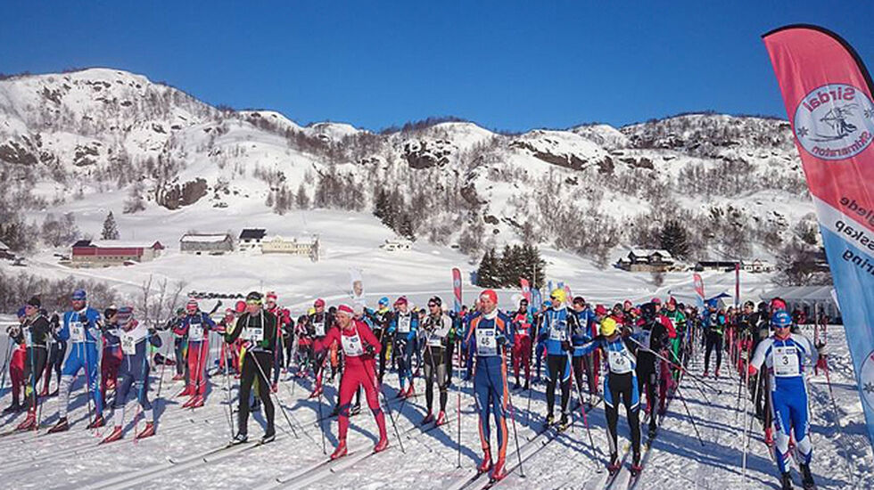 Fra starten på helmaraton kl 1030 lørdag formiddag. (Arrangørfoto)