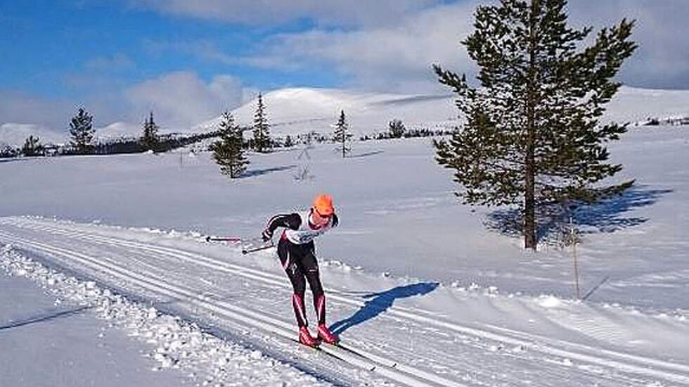 Thomas Gjestrumsbakken alene i tet under fjorårets rekordrenn mellom Eltdalen og Jordet. (Foto: Erling Søby)