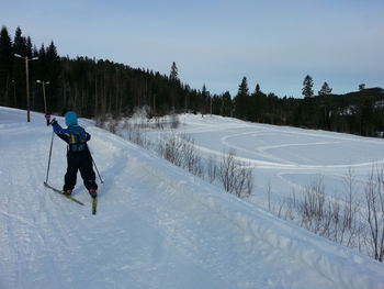Elev på ski.
