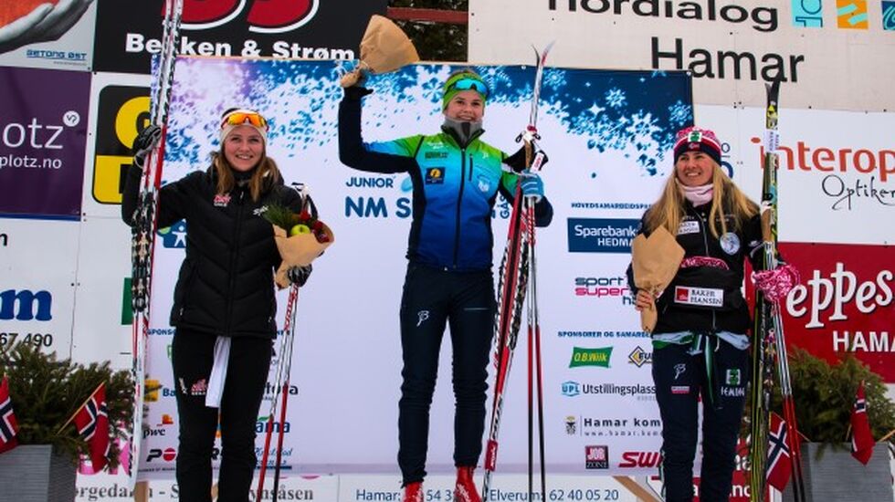 Seierspallen i K18: Tiril Liverud Knudsen (1. plass), Katrine Seim (2. plass) og Martine Engebretsen (3. plass). (Foto: Gro Ellegaard)