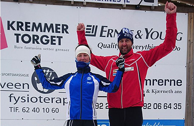 Marianne Harviken og Magne Almås på toppen av pallen etter fire etapper på Varden lørdag. (Foto: Amund Sigstad)