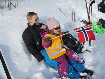 Bilde av store og små tilskuere.