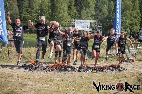 Flere familier samles for å ta utfordringen (Foto: Epic Action Imagery)