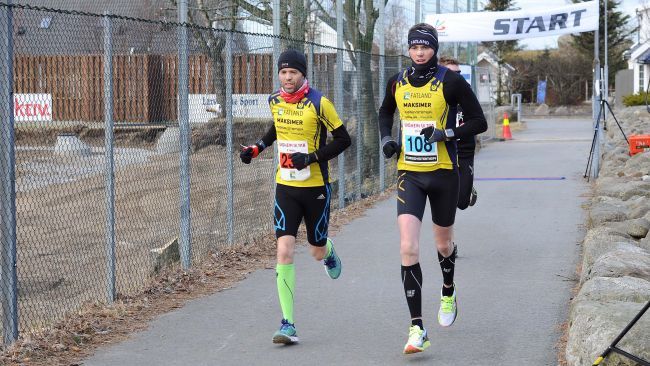 Svein Ove Risa (til venstre) fikk pes av broren Jarle i begynnelsen av sitt flotte løp (foto: Jærbladet)