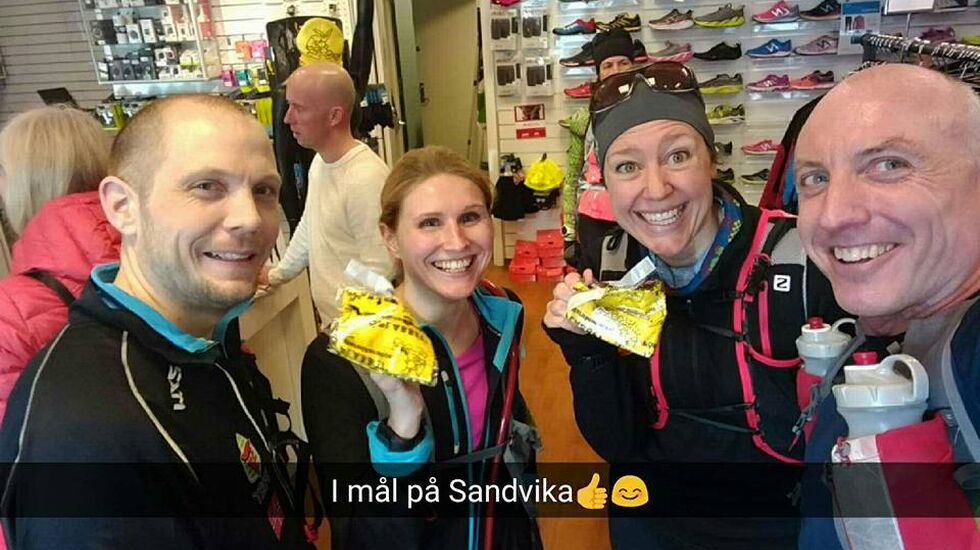 Selfie fra Neil Dryland (til høyre) etter at han, Pål Iversen, Ina Glymer og Heidi Grønvoll kom til mål.