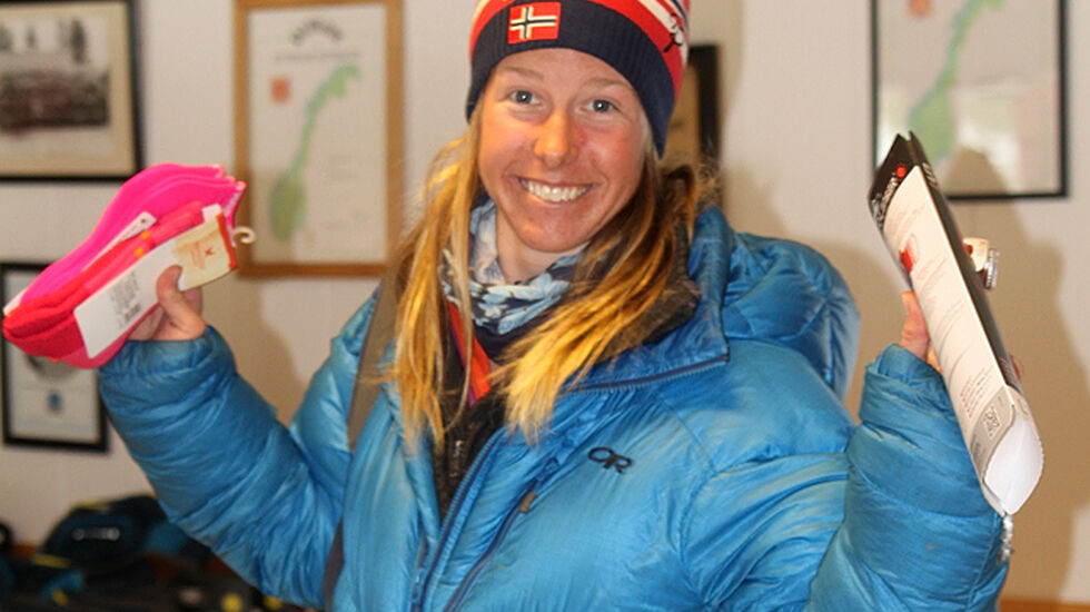 Silje Øyre Slind med dagens fangst etter fristilseieren i Egebergrennet  på Tolga. 
