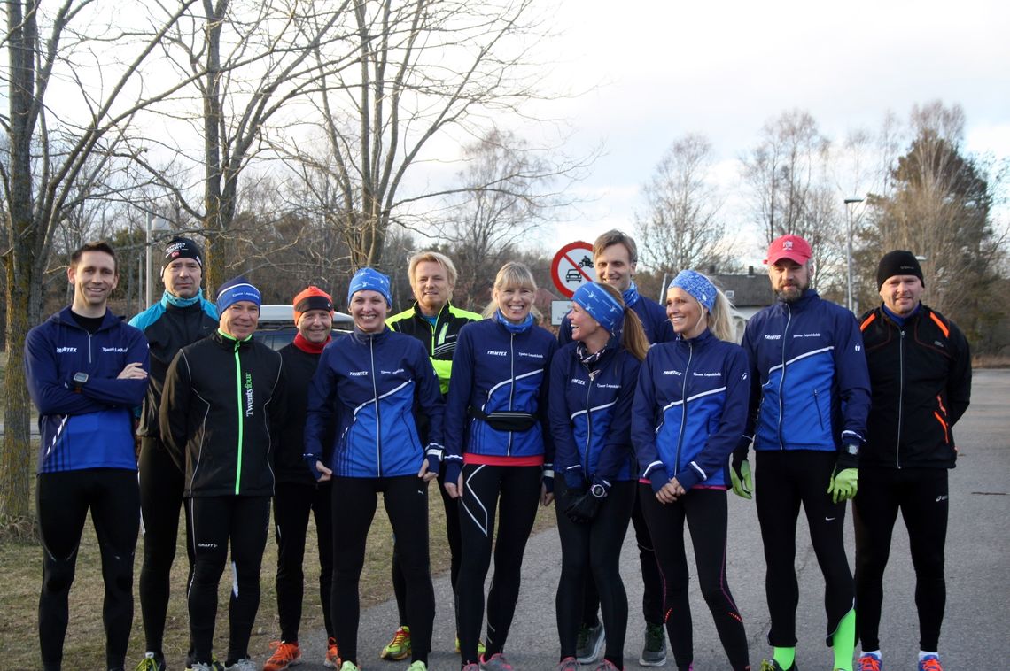 Her er en gjeng fra løpeklubben samlet til trening 31. mars i år (foto: Beate Husby).