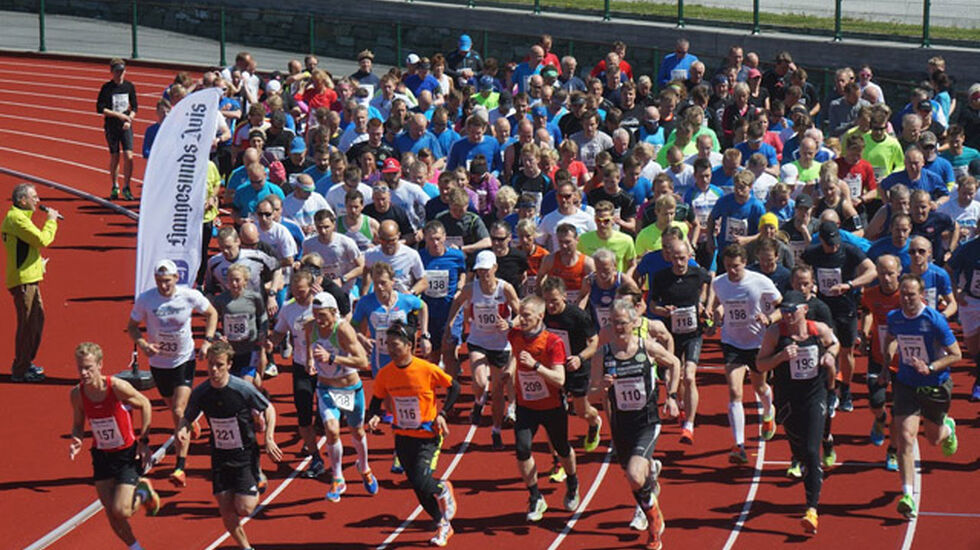 Fra en tidligere utgave av Haugesunds Avis halvmaraton som har start og mål inne på Haugesund friidrettsstadion (Foto: Bjørn Saksberg).