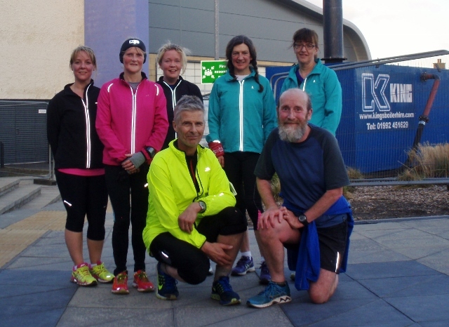 Noen av løperne i The Pickaquoy Running Group. Vi ser bl.a Mons Tingelstad og Peter Fay (privat foto)