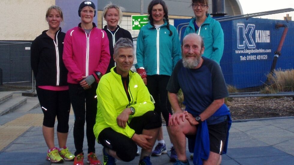 Noen av løperne i The Pickaquoy Running Group. Vi ser bl.a Mons Tingelstad og Peter Fay (privat foto)