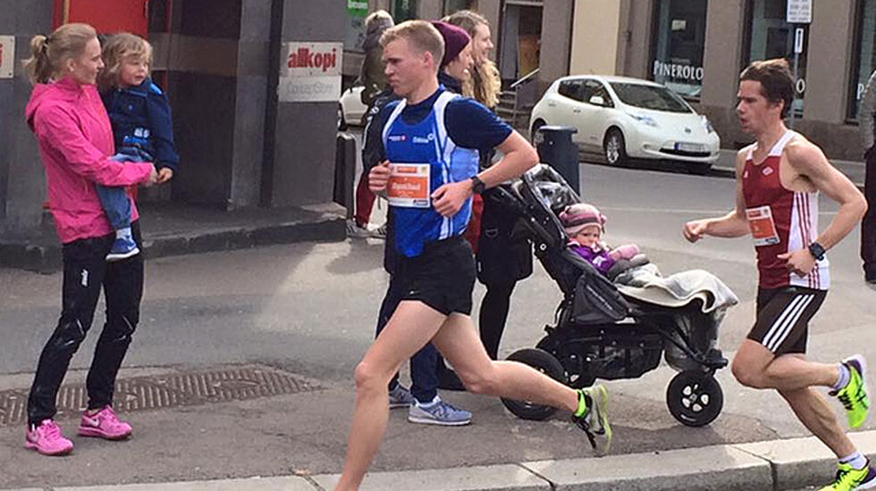Sigurd Ruud Skjeseth på full fart i Oslos gater lørdag. (Foto: Margrete Ruud Skjeseth) 