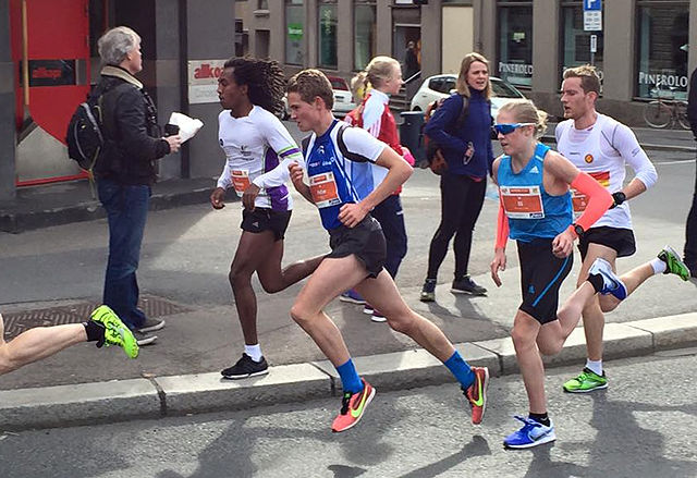 I Sentrumsløpet var det bare ett år eldre Simen Halle Haugen som var i nærheten i 16-17-årsklassen da Petter løp på 31:23 (foto: Margrete Ruud Skjeseth)