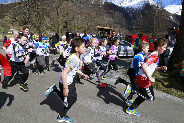 Barna utgjorde den største delen av deltakerne da Baroniløpet var tilbake på løpskartet. Her ser vi starten for 10- til 12-åringer. Foto: Håvard Sætrevik, Grenda