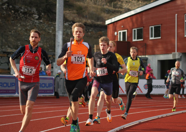 Trond Idland(112) og Bengt J Sundvor(103) leder ann på første etappe på 1000m.  Foto: Ingve Aalbu.