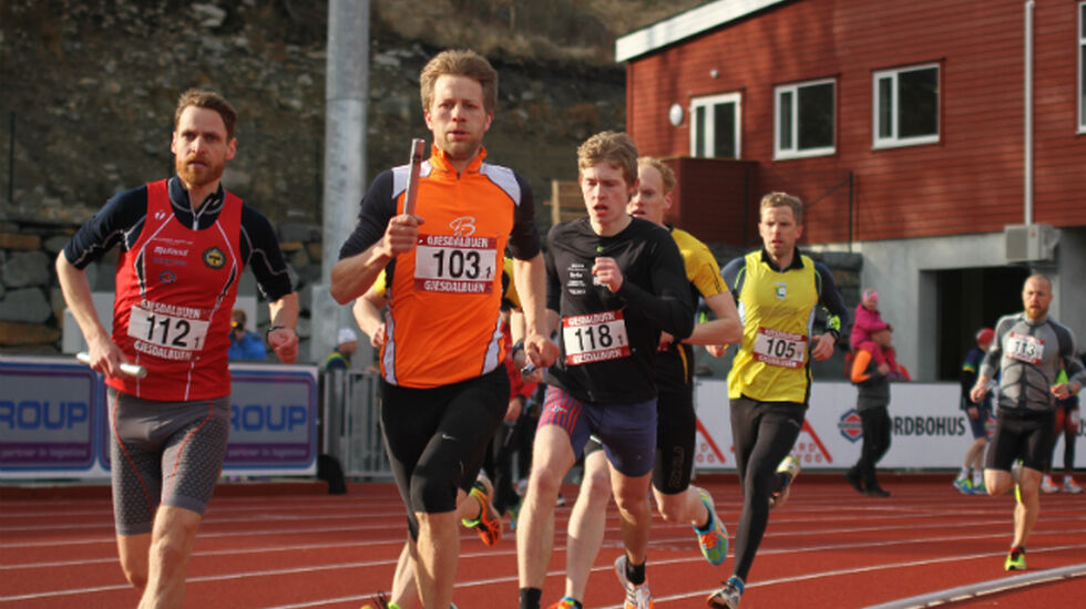 Trond Idland(112) og Bengt J Sundvor(103) leder ann på første etappe på 1000m.  Foto: Ingve Aalbu.