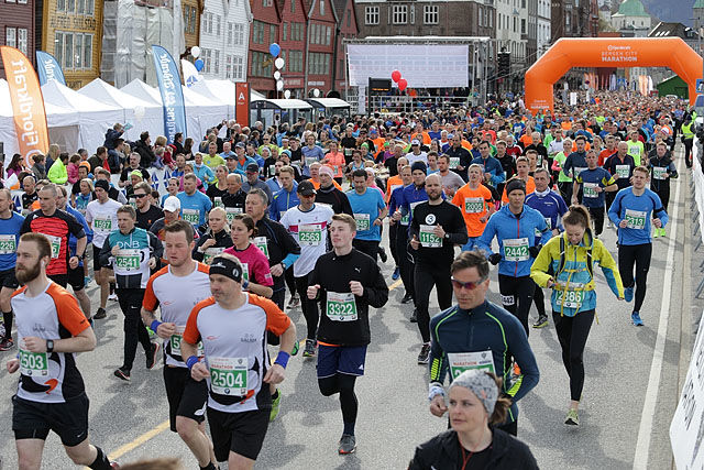 Start halvmaraton i Bergen City Maraton i 2016. Foto: Kjell Vigestad
