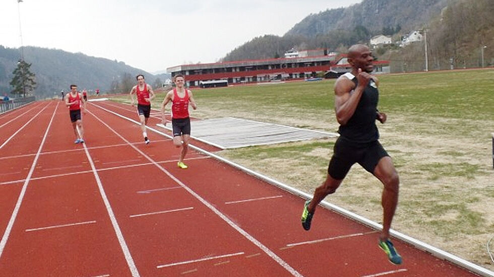 Yeimer Lopez løp på 1.48,76 i noe vindfulle forhold på Osterøy. (Foto: arrangøren) 
