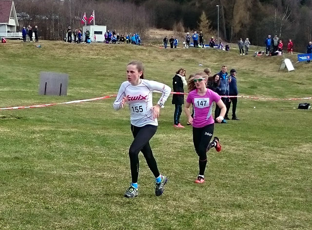 Ida Benjaminsen (155) på veg til KM-tittel i terrengløp i Moelv 1. mai. Ida Benjaminsen (155) på veg til KM-tittel i terrengløp i Moelv 1. mai.