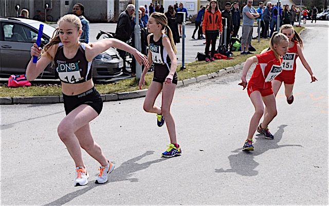 Raufoss IL vant jenteklassen i årets Landstafett etter å ha ledet gjennom de fleste etappene (Foto: Søndre Land IL)
