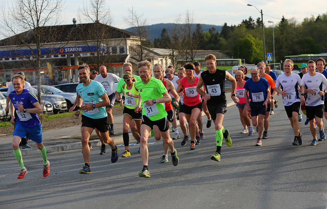 Starten på 9 km (foto: Bjørn Hytjanstorp).