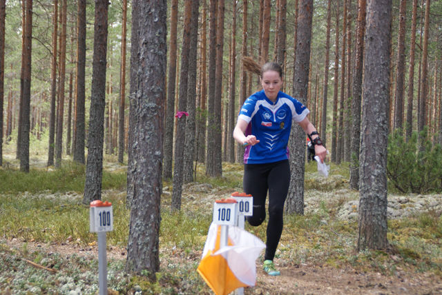 Ingrid Lundanes, Emblem IL vant Pinseløpene alle tre dagene. Mandag løp hun i D21 for å få fin trening mot junior VM senere i sommer. (Foto: Stein Arne Negård)
