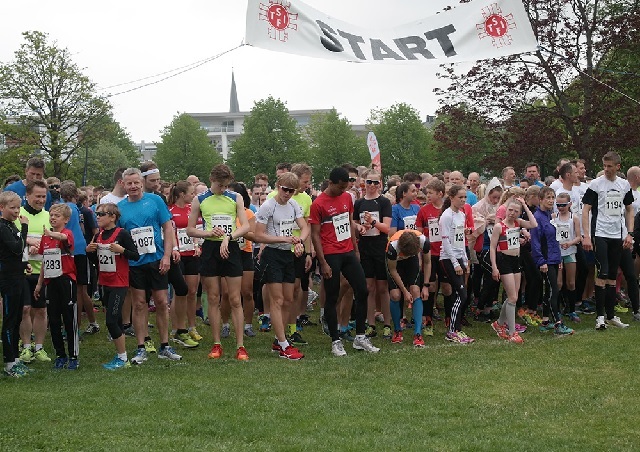 Fra starten på 5km i 2016 i Badeparken (Arrangørfoto).