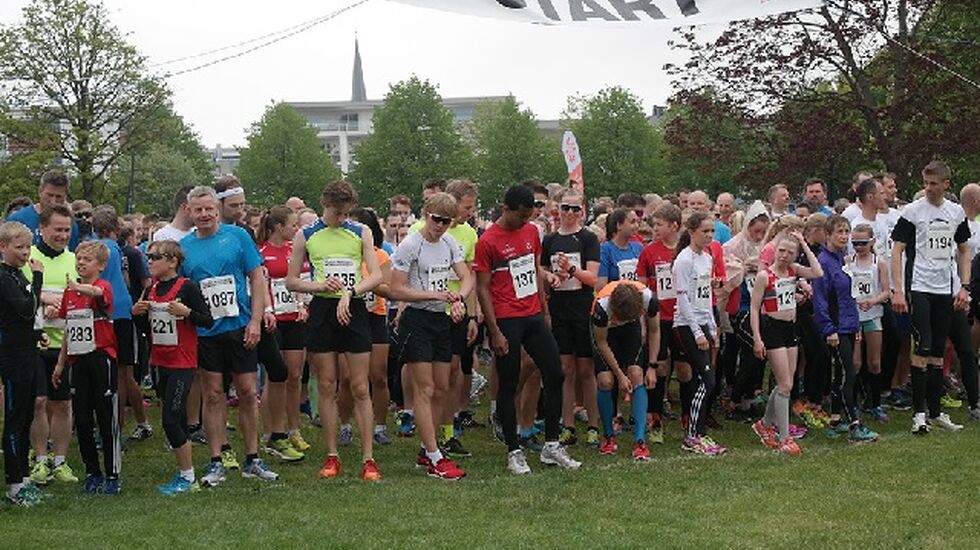 Årets Sandefjordsløp og starten på 5 km i Badeparken (Arrangørfoto).