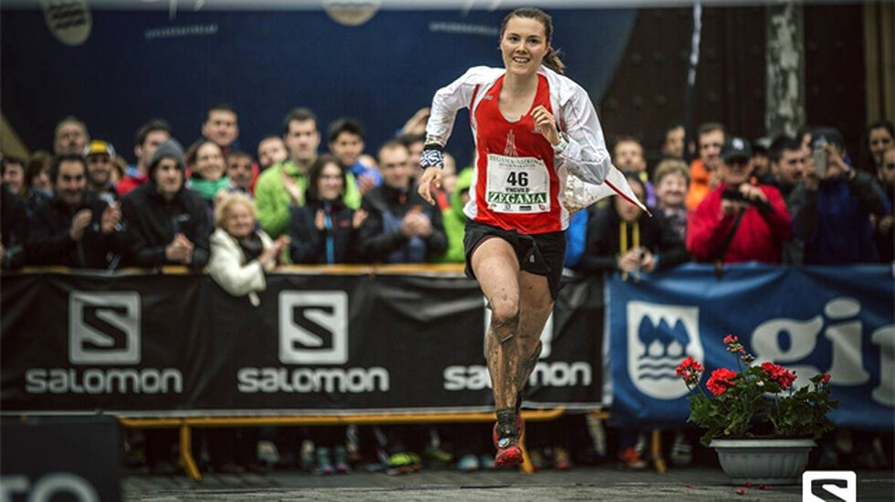 Yngvild Kaspersen kunne løpe i mål som vinner av det tøffe terrengløpet Zegama Aizkorri. (Foto: Jordi Saragossa / Salomon)
