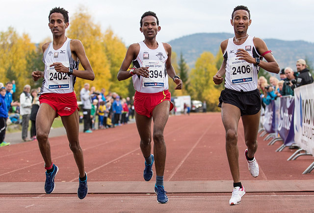 Senay Fissehatsion, Awet Nftalem og Okubamichael Fissehatsion utgjorde tre fjerdedeler av Tjalves vinnerlag på 4 x 1500 m. Fjerdemann var Thomas Jefferson Byrkjeland. (Arkivfoto: Stian Schløsser Møller)