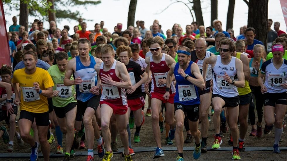 Fra starten i pulje 1 med de raskeste løperne. Vi ser vinnerne med nr 68 og 188 (foto: Sylvain Cavatz).