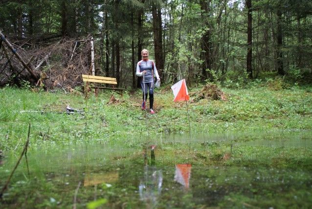 Berit Kristiansen, Vegvesenet mot første post, en senkning som etter alt regnet var det blitt en stor dam. (Foto: Stein Arne Negård)