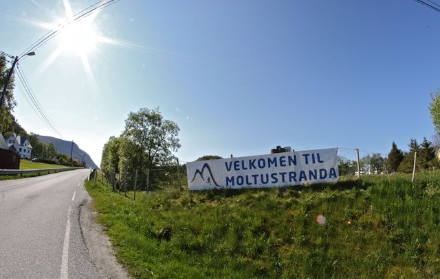 Velkommen til Moltustranda. Foto: Martin Hauge-Nilsen Velkommen til Moltustranda. Foto: Martin Hauge-Nilsen